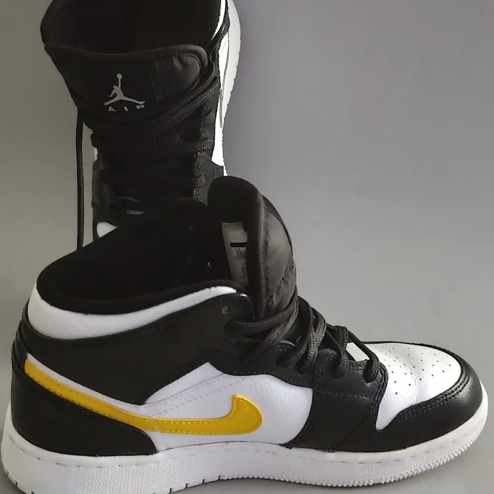 Air Jordan 1 mid multicolor Swoosh  Size 5 Y Leather Sneakers Wings logo